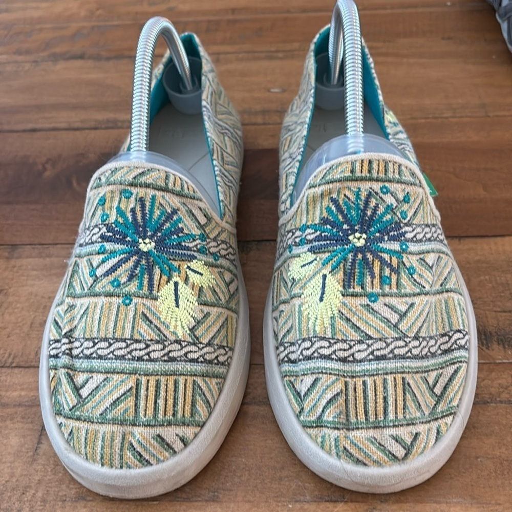 Sanuk women’s Donna loafers, size 10
